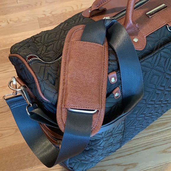 💥HOT BUY! ADRIENNE VITTADINI Quilted Nylon Duffle - Picture 4 of 11